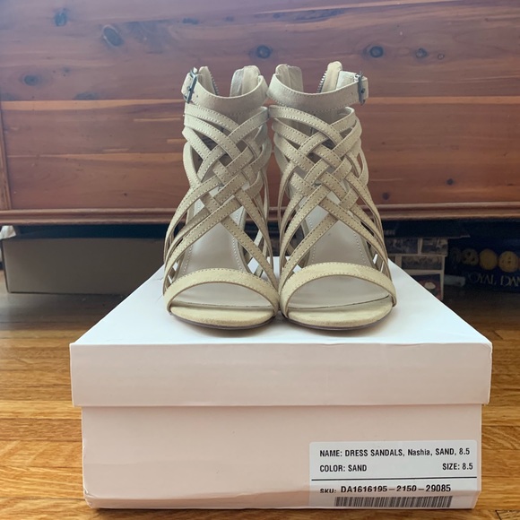 JustFab tan heeled sandals size 8.5 - Picture 4 of 5